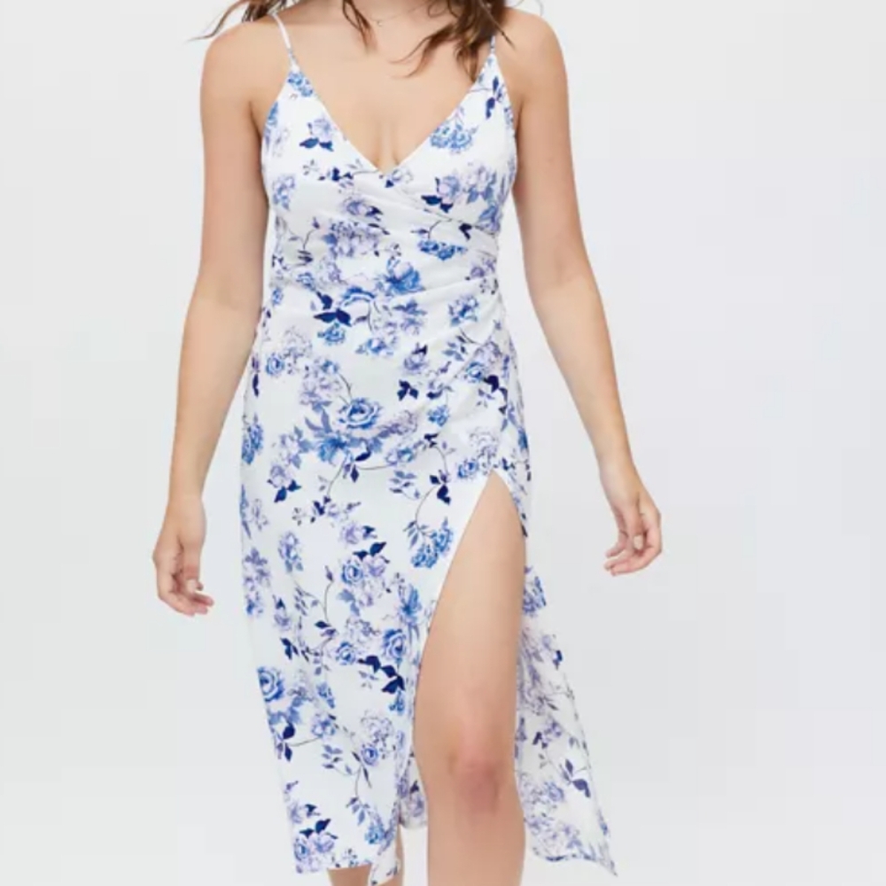 UO Satin Wrap Midi V-Neck Dress Size S Blue Floral Ruching Spaghetti Strap Slit
